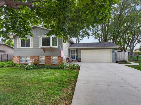 5570 Schutta Road, Shoreview, MN 55126