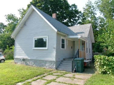 712 Smith St , Rochester, NY 14606