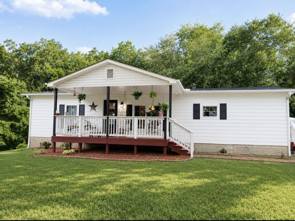 1008 Hopewood Ln , Chapmansboro, TN 37035