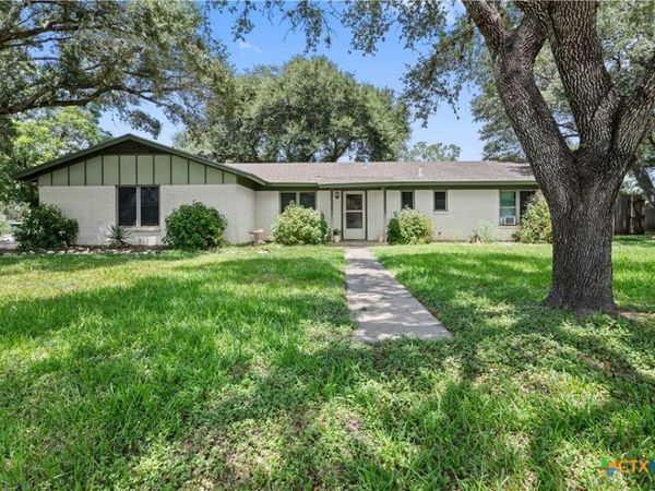 106 Aberdeen Street , Victoria, TX 77904