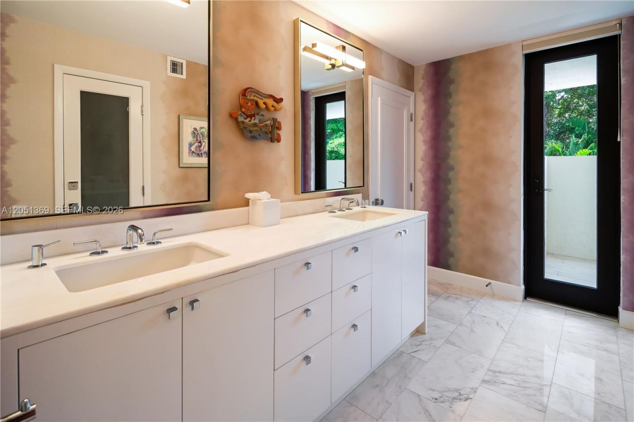 2575 S Bayshore Dr , Unit 5B, Coconut Grove, FL 33133 Photo