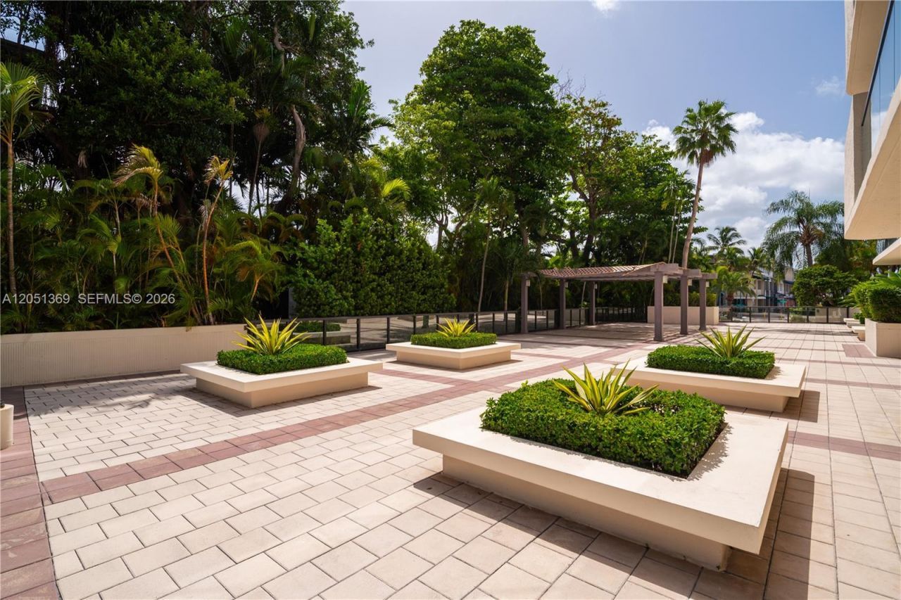 2575 S Bayshore Dr , Unit 5B, Coconut Grove, FL 33133 Photo