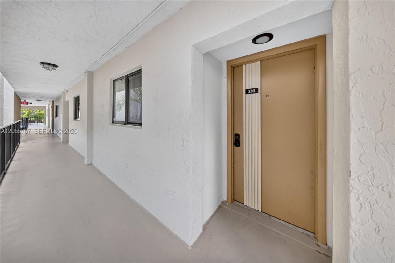 8045 SW 107th Ave, Unit 203, Miami, FL 33173 Photo