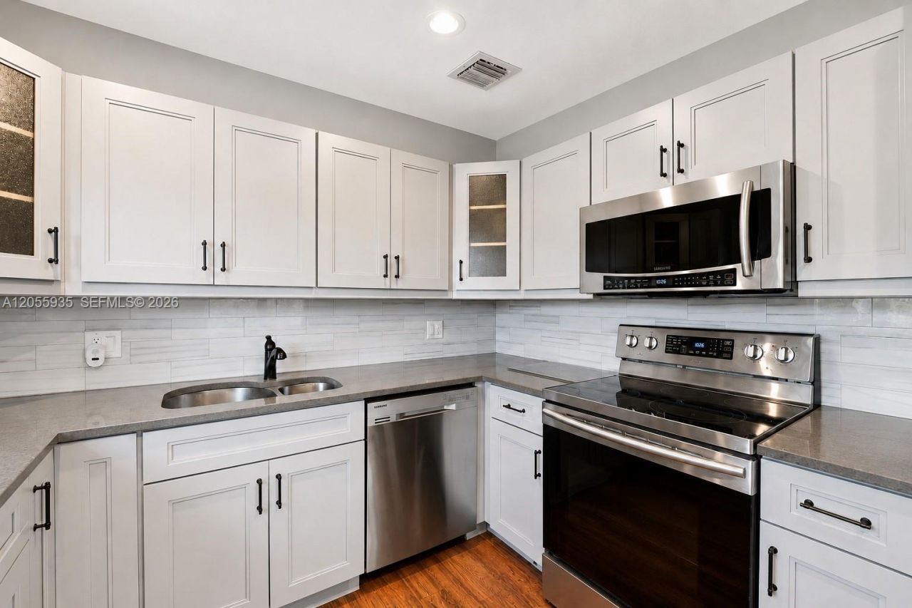 13475 SW 9th St, Unit 401A, Pembroke Pines, FL 33027 Photo
