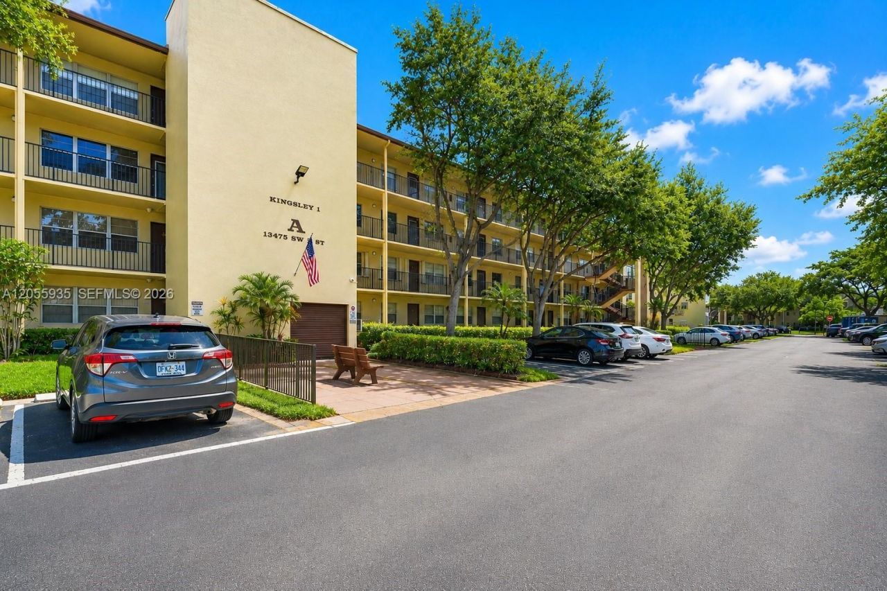13475 SW 9th St, Unit 401A, Pembroke Pines, FL 33027 Photo