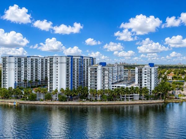 5099 NW 7th St, Unit TS-03, Miami, FL 33126