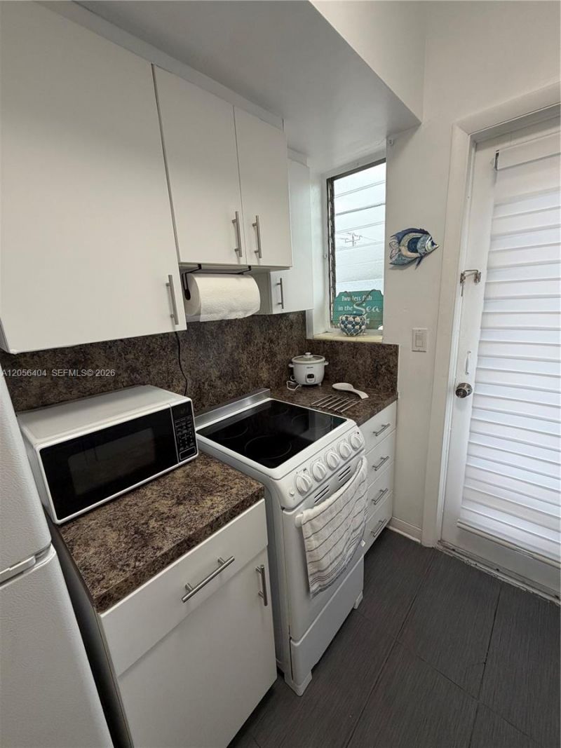 1060 Pennsylvania Ave , Unit 18, Miami Beach, FL 33139 Photo