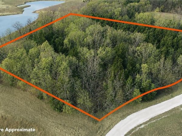 13 Black Oak Road , Maywood, MO 63454