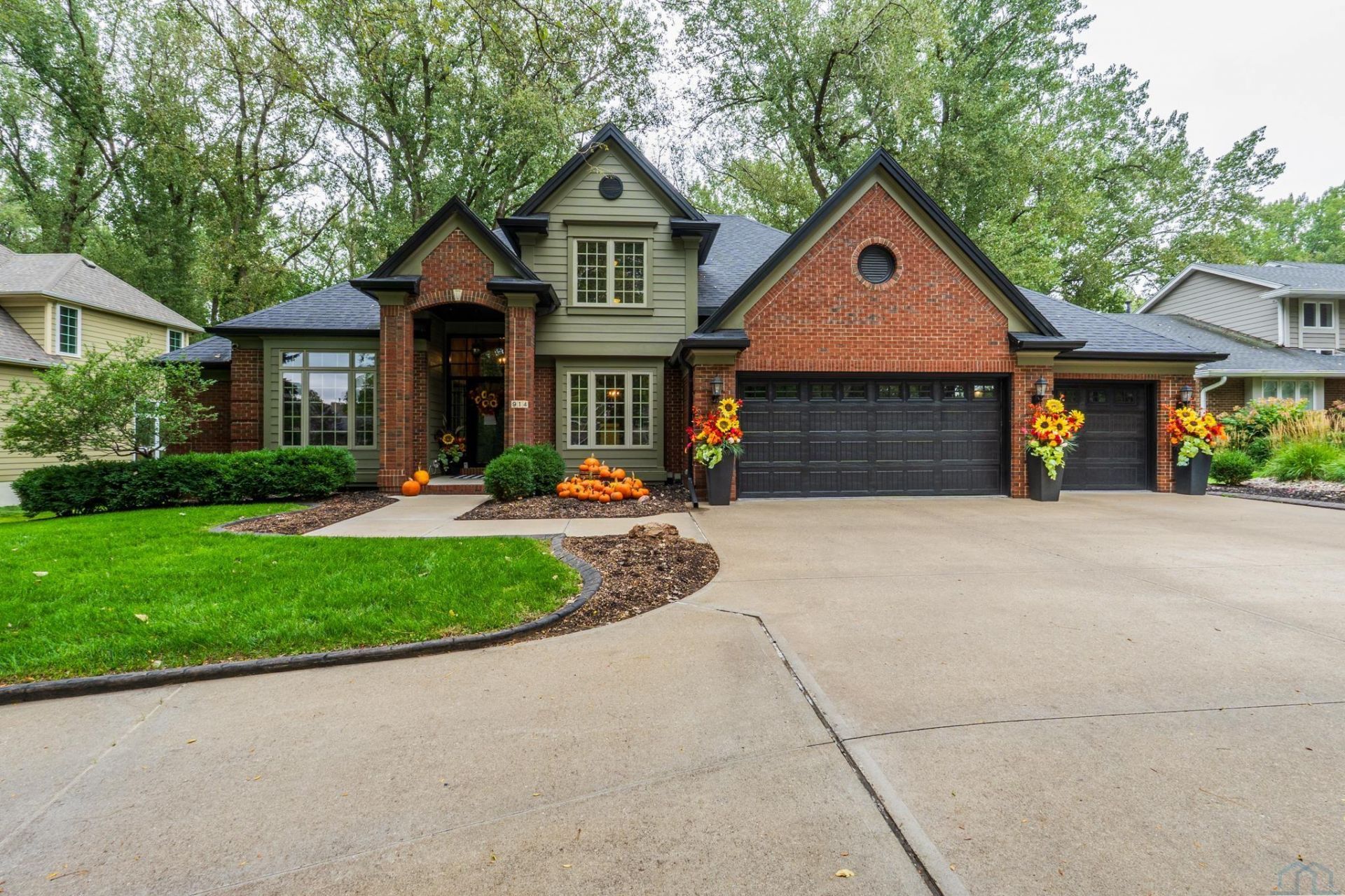 914 PEBBLE BEACH DR Dakota Dunes, SD 57049