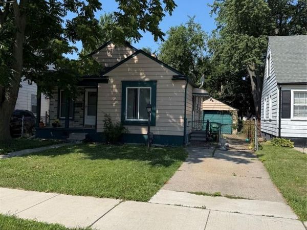 22055 Saxony Avenue, Eastpointe, MI 48021