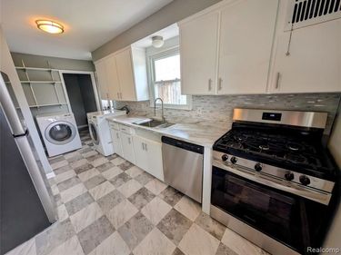 4302 Mandalay Avenue , Royal Oak, MI 48073
