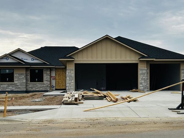 2409 S Red Oak Ave, Sioux Falls, SD 57110