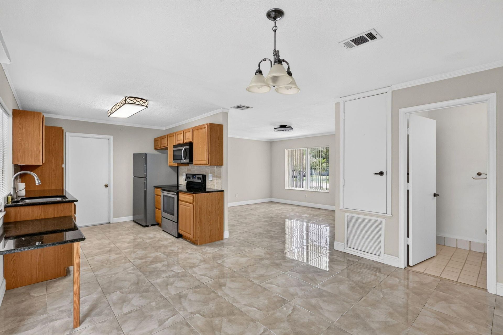 1334 SE Vestridge Lane, Port Saint Lucie, FL 34952 Photo