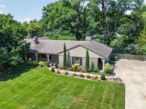 9340 Canterbury Street, Leawood, KS 66206