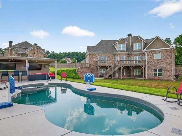 2112 Meadowood Cove , Monroe, GA 30655