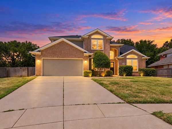 901 Tennison Drive, Euless, TX 76039