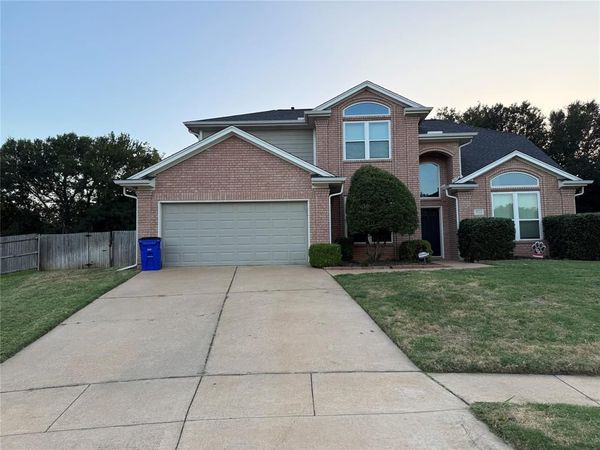 901 Tennison Drive, Euless, TX 76039