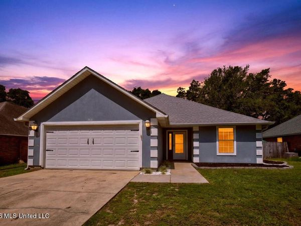 1517 Porpoise Street, Ocean Springs, MS 39564