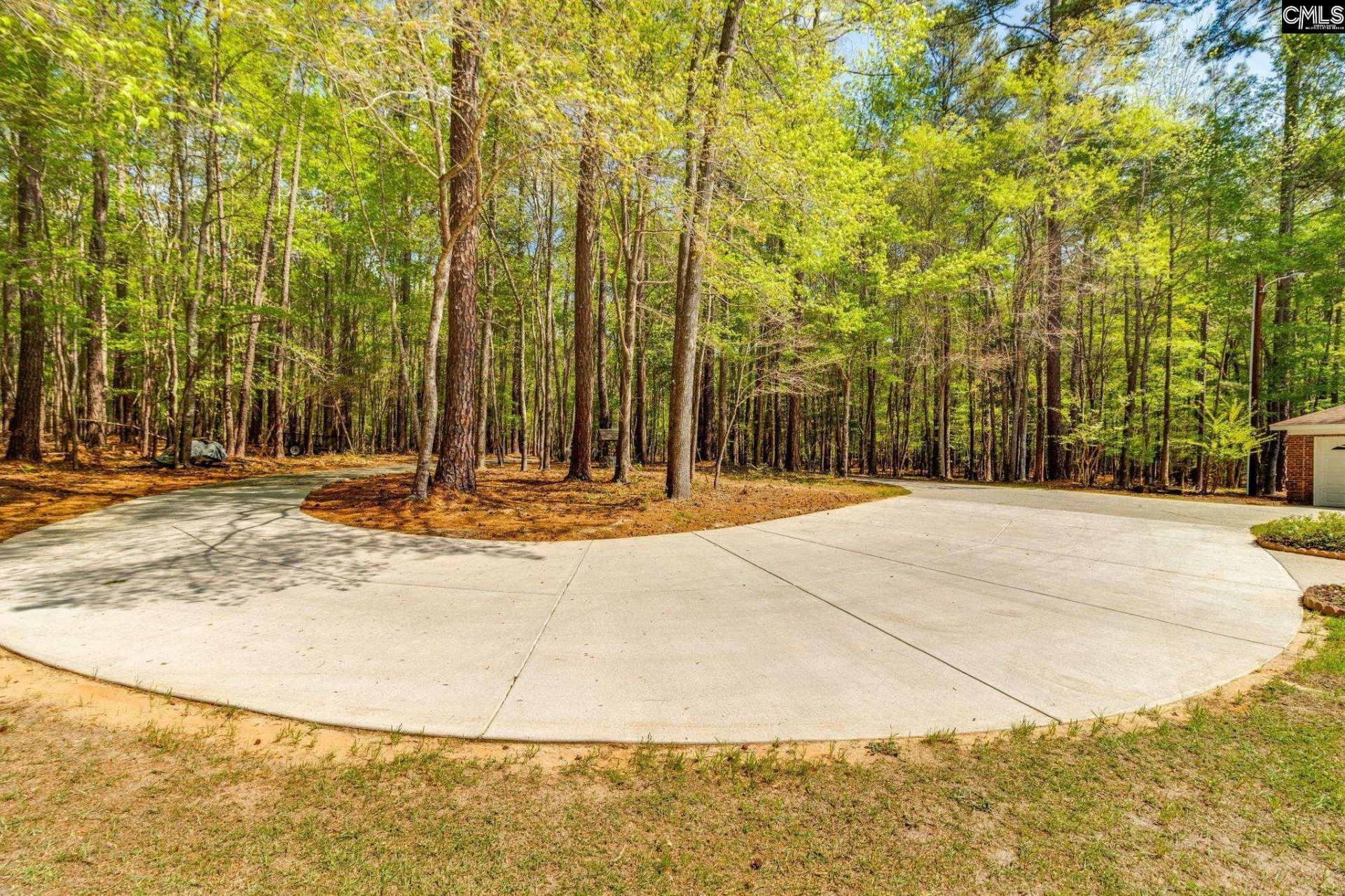 325 Derrick Lane  Photo 5
