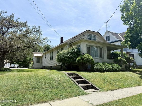 8 Pennsylvania Avenue, Johnstown, NY 12095