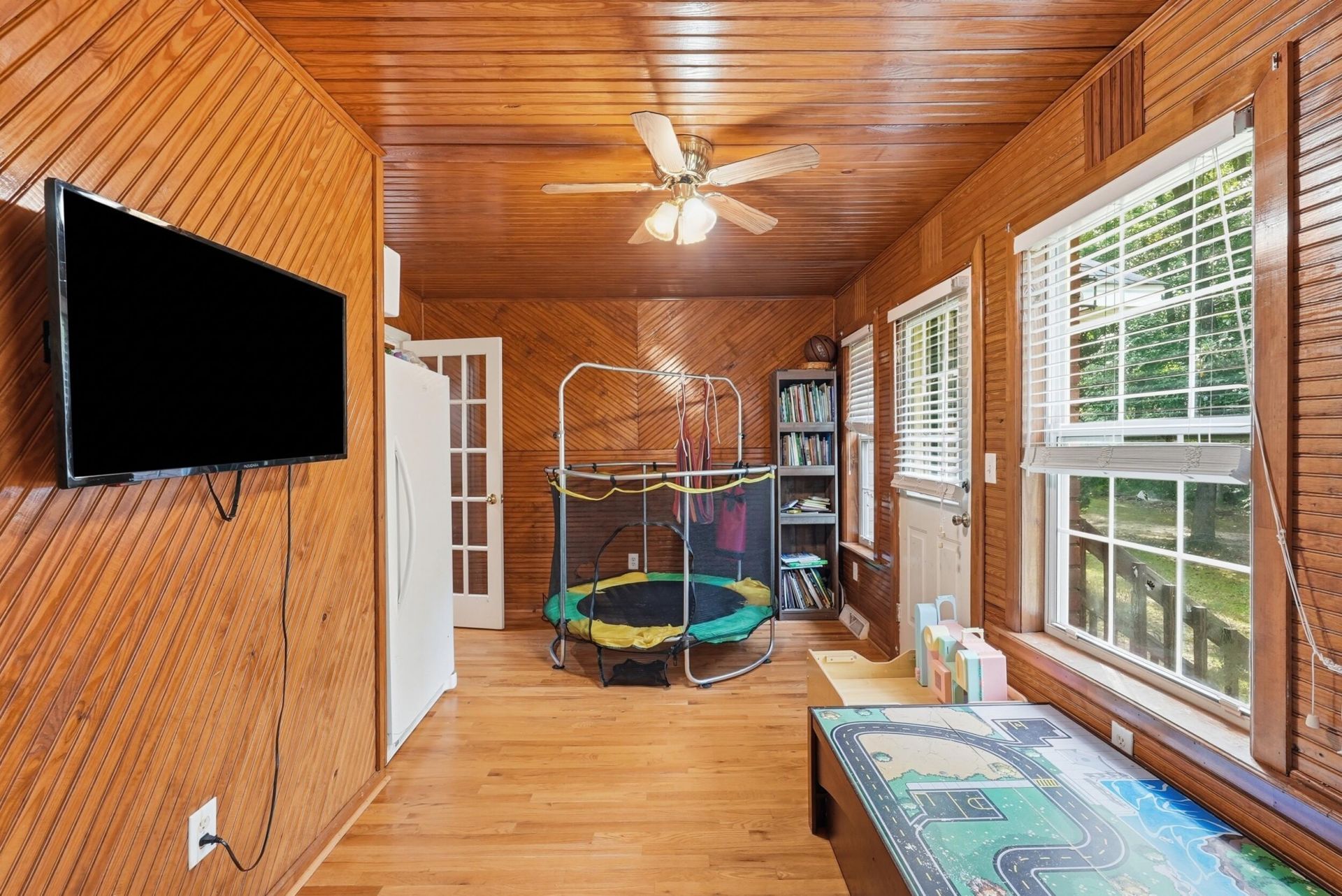 303 Spring Road Photo 17