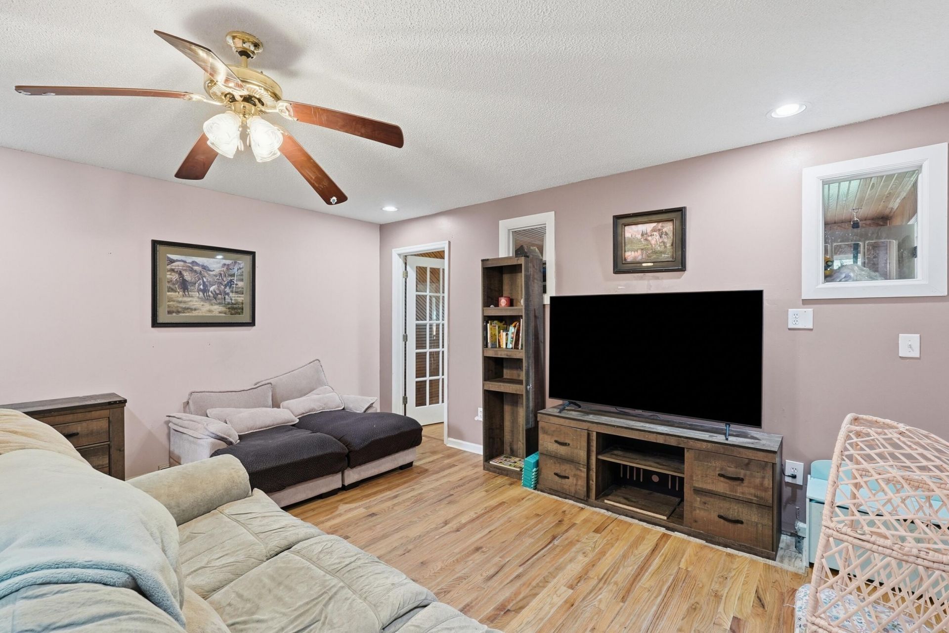303 Spring Road Photo 9