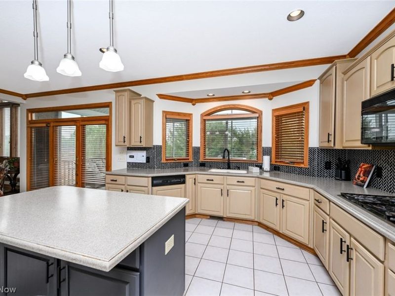 1597 Pilgrims Knob SE, Canton, OH 44709 Photo 22
