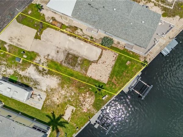 8 Galleon WAY, FORT MYERS BEACH, FL 33931