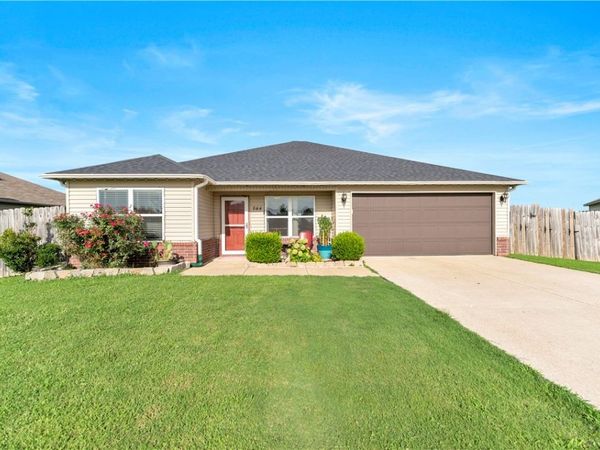 844 NW Evans Circle , Bentonville, AR 72713