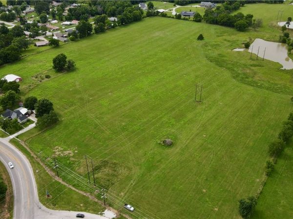 E New Hope Road , Rogers, AR 72758