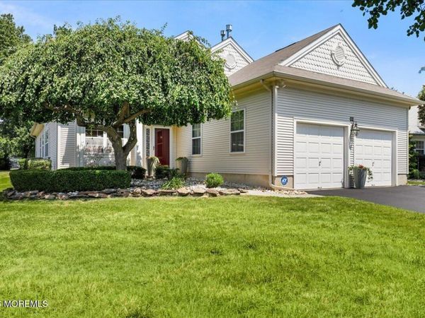 27 Derry Meeting Drive, Manalapan, NJ 07726