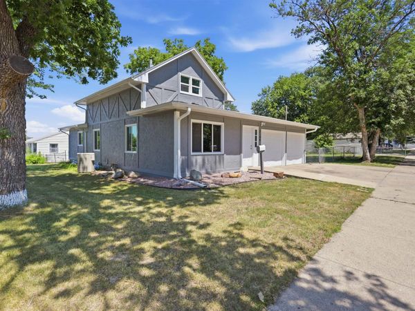 2104 E Russell St, Sioux Falls, SD 57103
