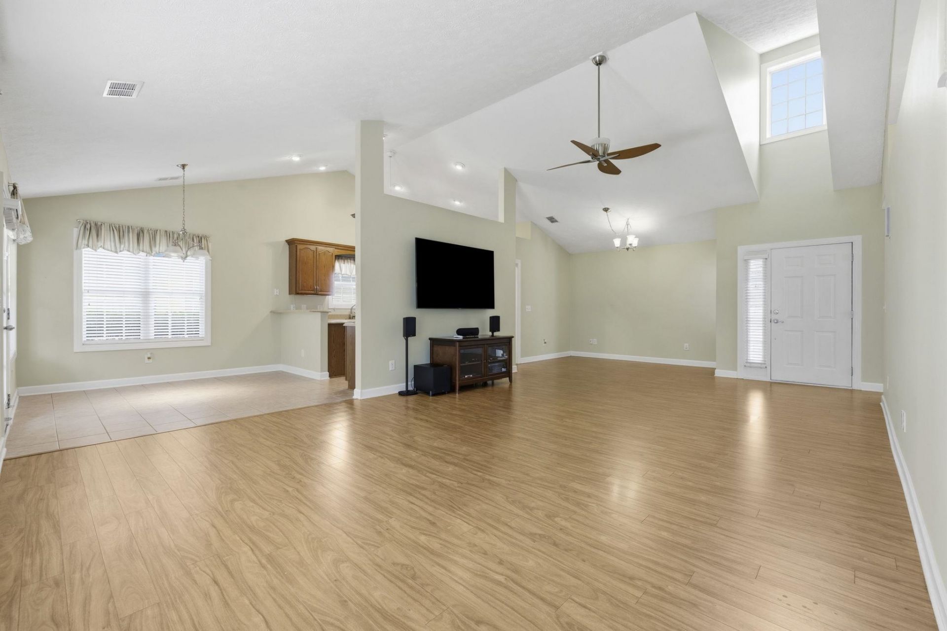 3048 Shorecrest Bay Dr.  Photo 4