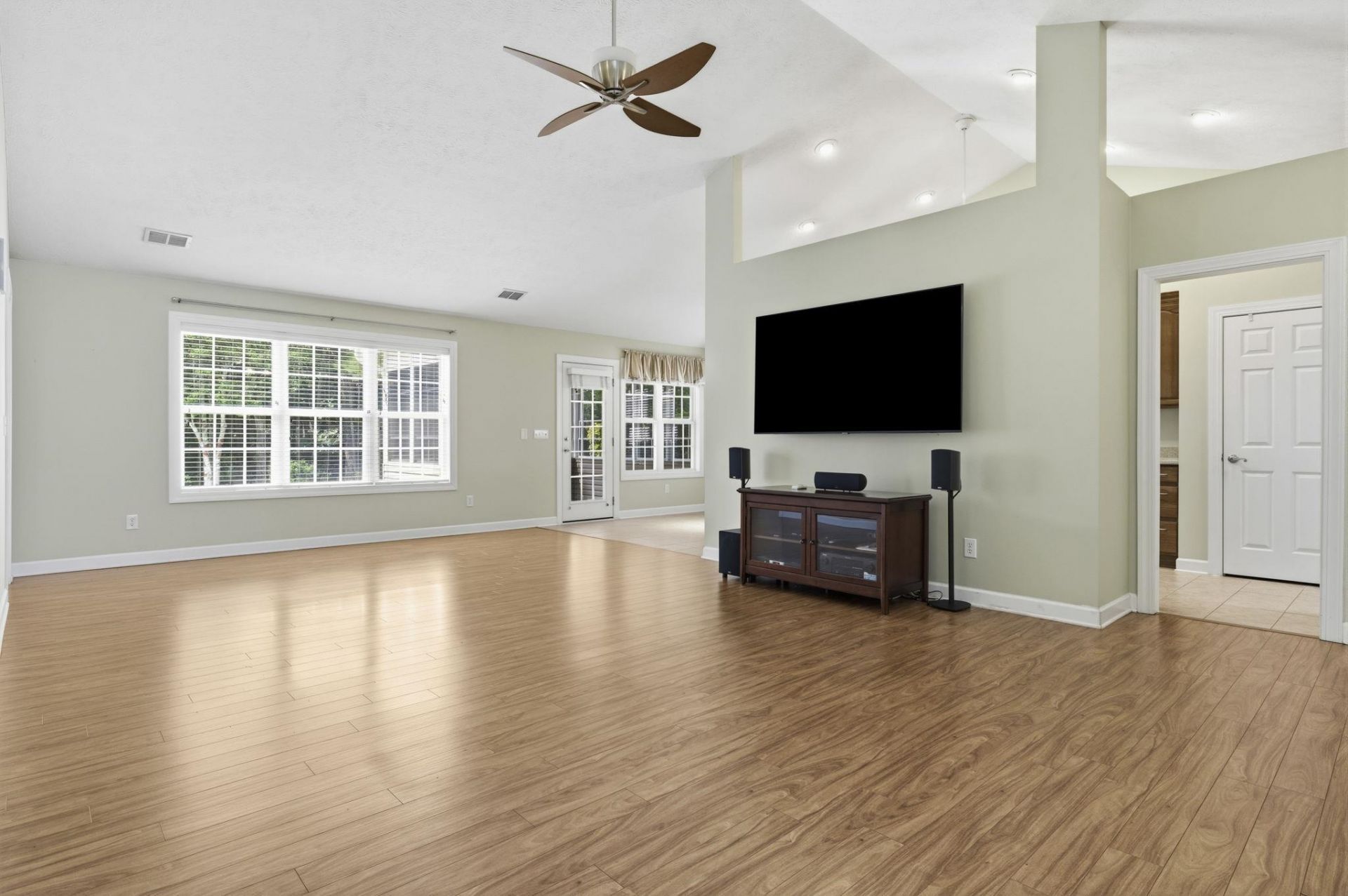 3048 Shorecrest Bay Dr.  Photo 5
