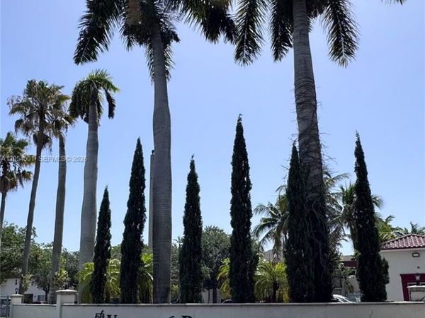 6705 N Kendall Dr , Unit 301, Pinecrest, FL 33156
