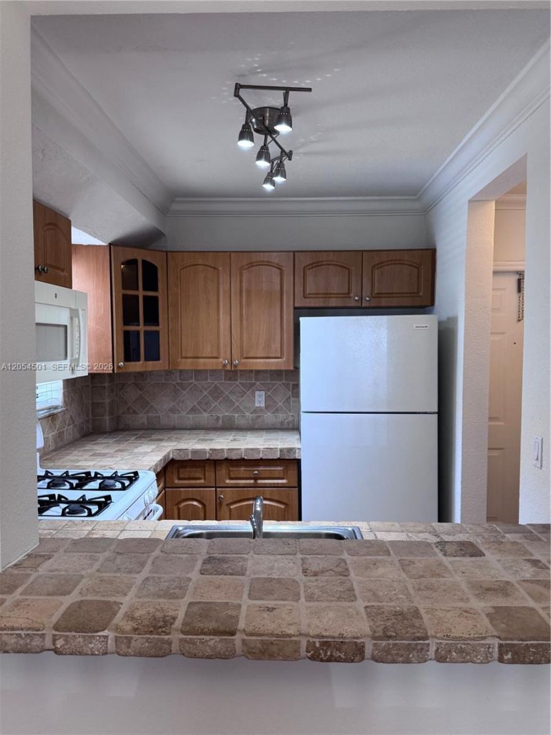 6705 N Kendall Dr, Unit 301, Pinecrest, FL 33156 Photo