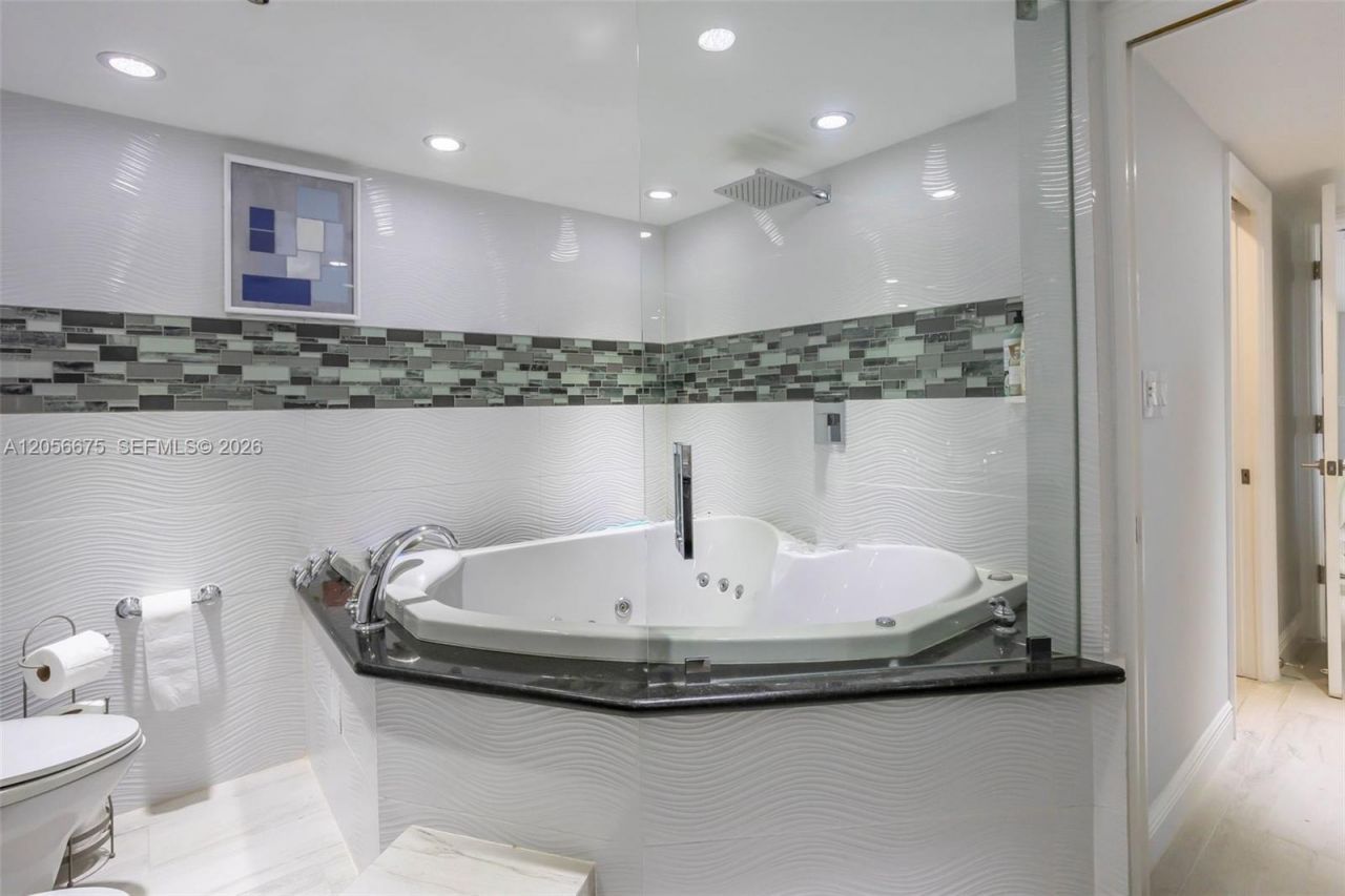 300 Three Islands Blvd , Unit PH3A, Hallandale Beach, FL 33009 Photo