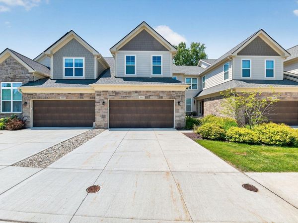 3062 N Spurway Drive, Ann Arbor, MI 48105
