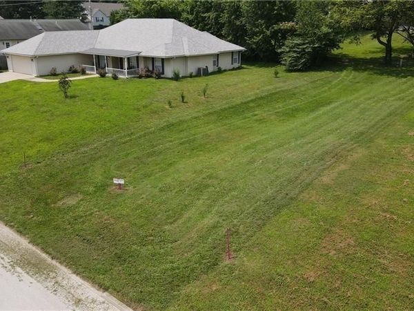 202 W 24th Street, Higginsville, MO 64037