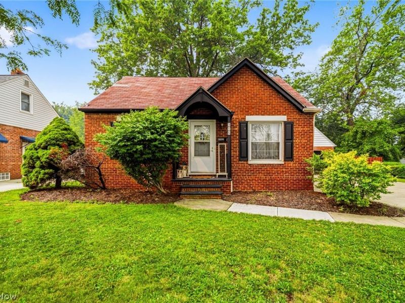 316 E 327th Street, Willowick, OH 44095 Photo 1