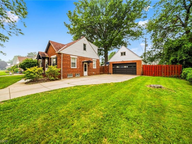 316 E 327th Street, Willowick, OH 44095 Photo 2