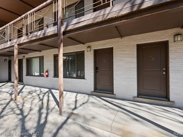 2325 W 13 Mile Rd , Royal Oak, MI 48073