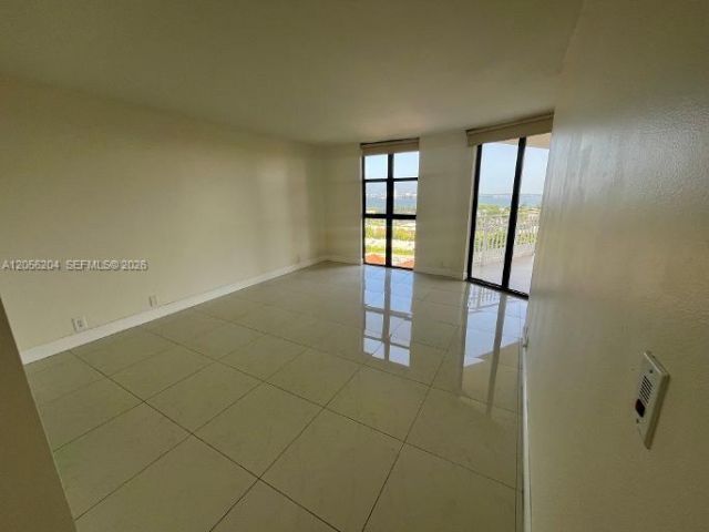 1000 Quayside Ter, Unit 1104, Miami, FL 33138 Photo