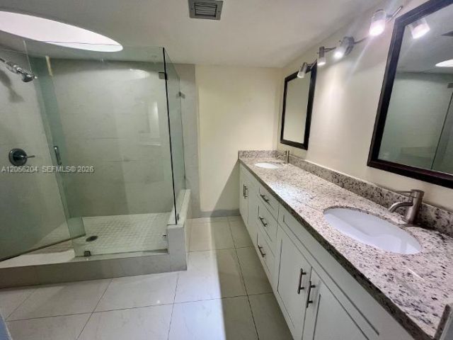 1000 Quayside Ter, Unit 1104, Miami, FL 33138 Photo