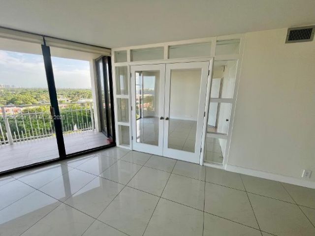1000 Quayside Ter, Unit 1104, Miami, FL 33138 Photo