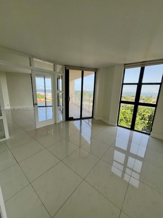 1000 Quayside Ter, Unit 1104, Miami, FL 33138 Photo