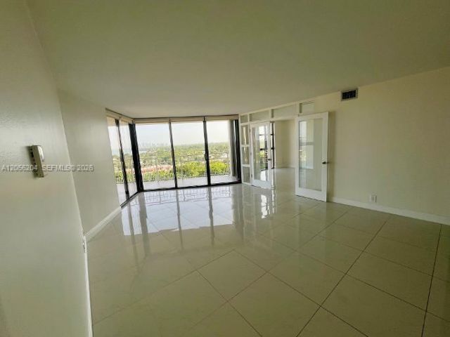 1000 Quayside Ter, Unit 1104, Miami, FL 33138 Photo