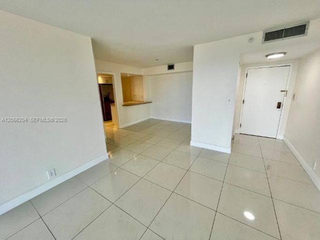 1000 Quayside Ter, Unit 1104, Miami, FL 33138 Photo