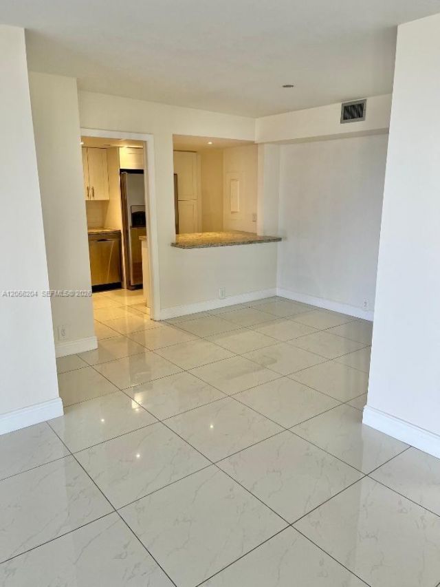 1000 Quayside Ter, Unit 1104, Miami, FL 33138 Photo