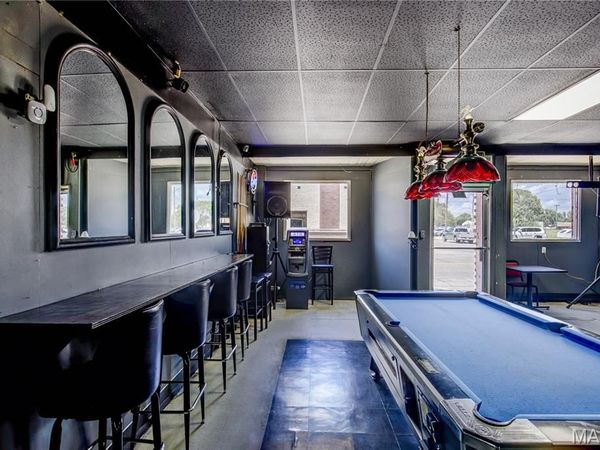 110 E Main Avenue , Bernie, MO 63822
